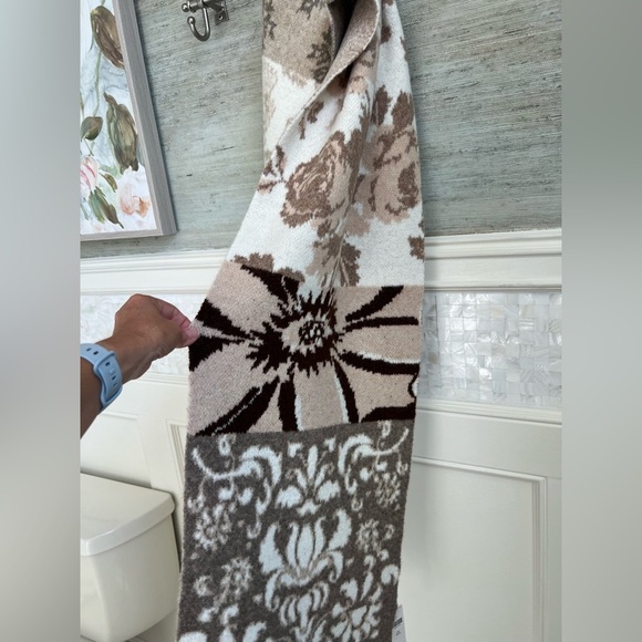 NWT new Anthropologie the Mariel scarf neutral pattern brown beige - Picture 6 of 17